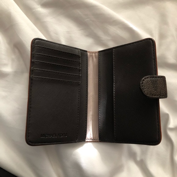 Michael Kors Passport Wallet - Picture 2 of 3